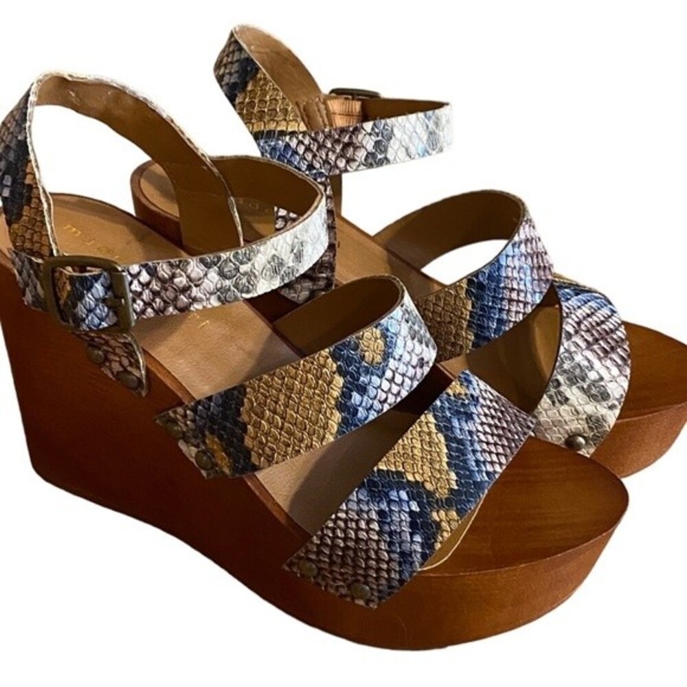 Madden Girl sexy snakeskin platform shoes, chunky wood 3.5 heels size 6